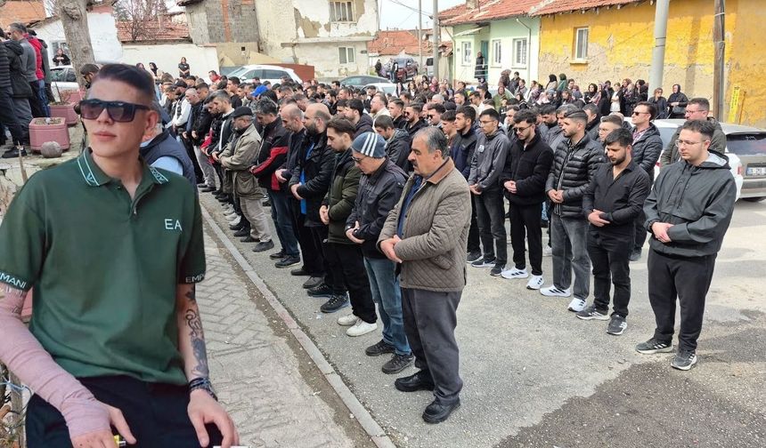 Bir aylık evli olan Emirhan Kızıltaş’ın cenazesinde gözyaşları sel oldu