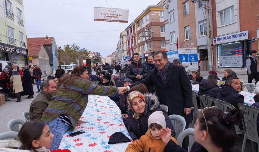 Emeklilerin, asgari ücretlilerin serzenişlerini duyuyoruz