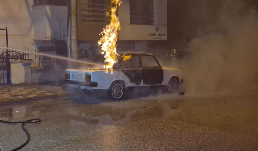 Eskişehir'de park halindeki LPG'li araç küle döndü