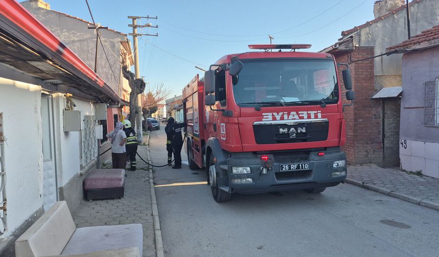 Eskişehir'de yangın paniği: Mahalleli sokağa döküldü