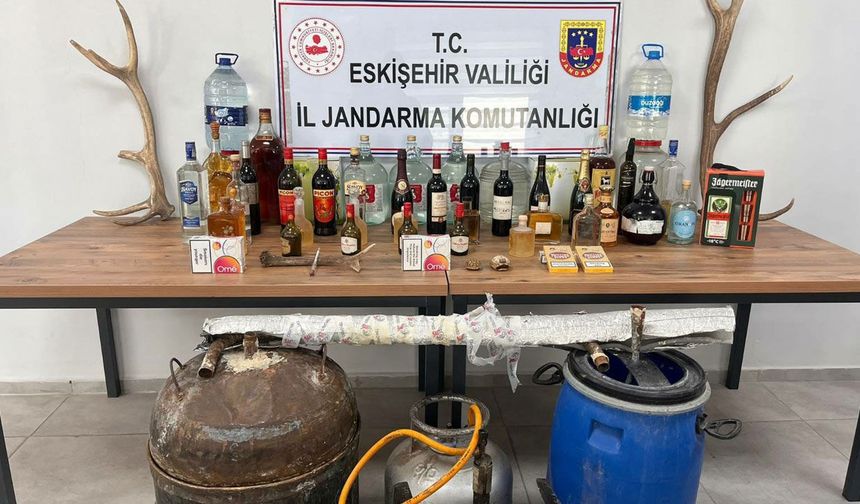 Faturasız kaçak alkol bulunduran 3 şüpheli yakalandı