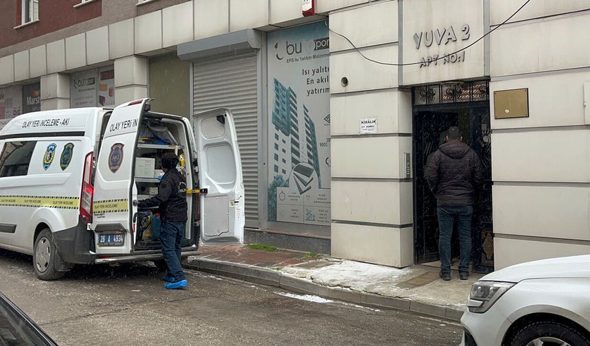 Karısını boğduktan sonra aşağı atlamış