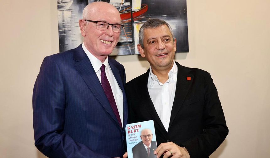 Kazım Kurt'u anlatan kitap Özgür Özel ile buluştu