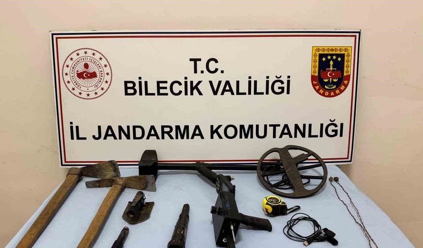 Bilecik'te define operasyonu: 3 şüpheli suçüstü yakalandı