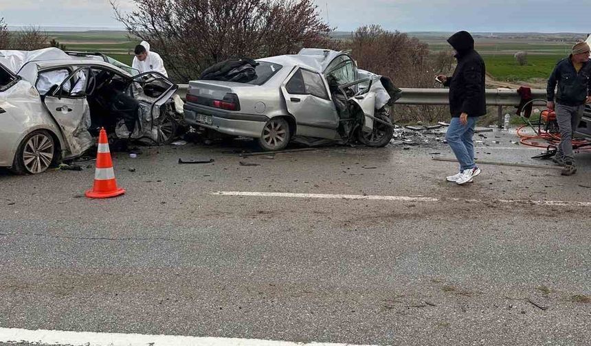 Eskişehir-Ankara yolunda feci kaza: 4 ölü, 2 yaralı