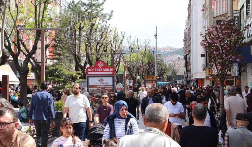 Hamamyolu'nda bahar yoğunluğu: İğne atsan yere düşmüyor