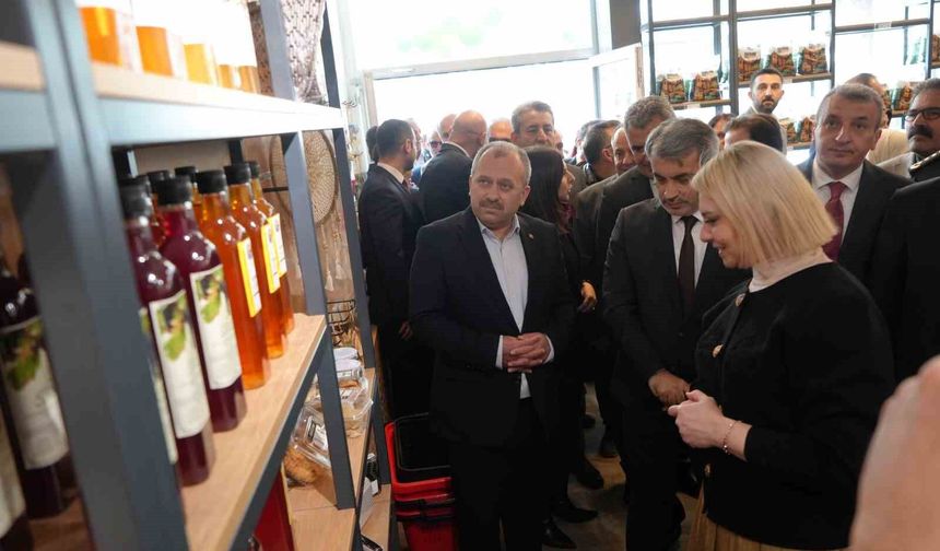 Türkiye'nin ilk 'ekolojik market'i açıldı