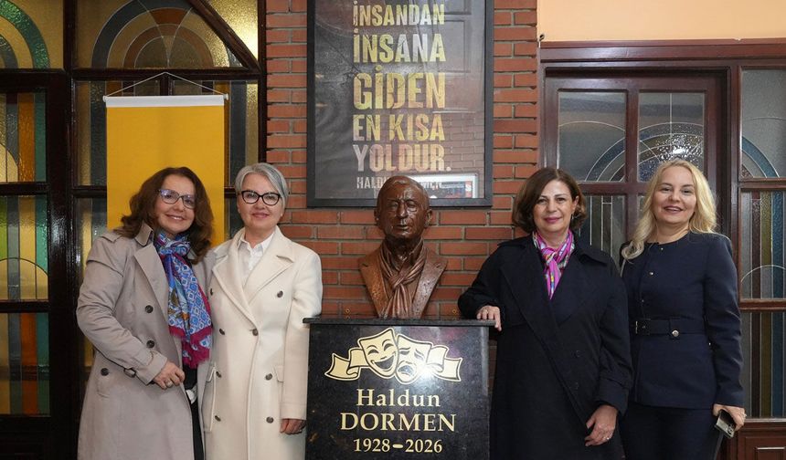 Başkan Ünlüce “Unutmak” Oyununda Sanatseverlerle Buluştu