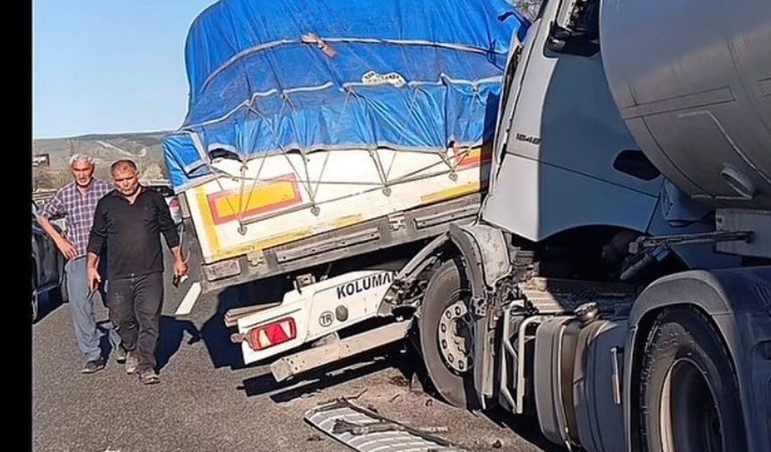 Bozüyük'te 2 tır çarpıştı, 1 yaralı