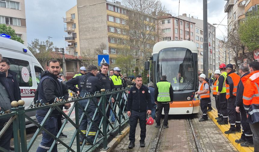 Eskişehir'de yaşlı kadın tramvayın altında kaldı