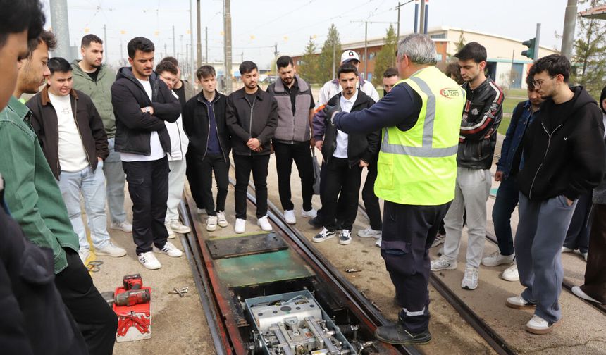 ESTÜ öğrencilerinden ESTRAM'da teknik gezi
