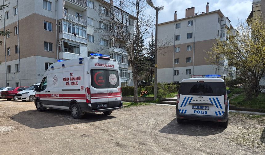 Evinde temizlik yaparken düştü