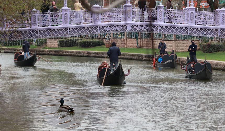 Gondollara Porsuk'ta ördekler eşlik etti