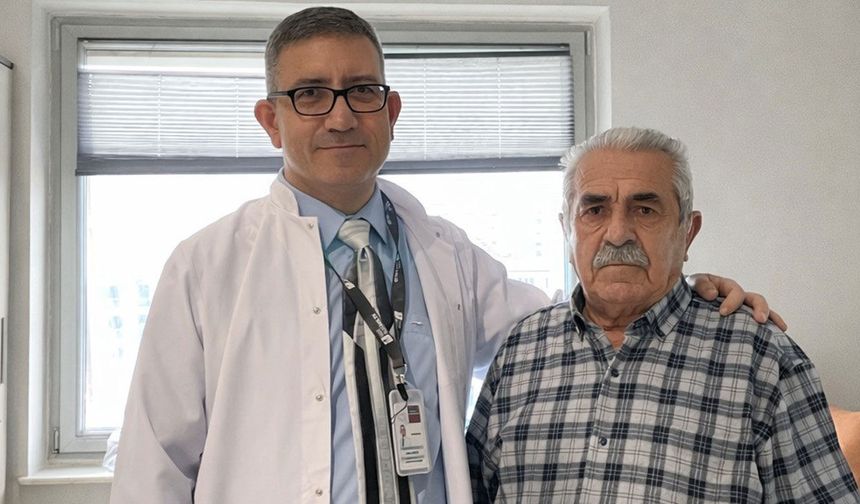 Şah damarındaki darlığa Karotis stent müdahalesi