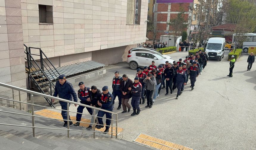 Tefecilik iddiasıyla yakalanan 15 şüpheli adliyeye sevk edildi