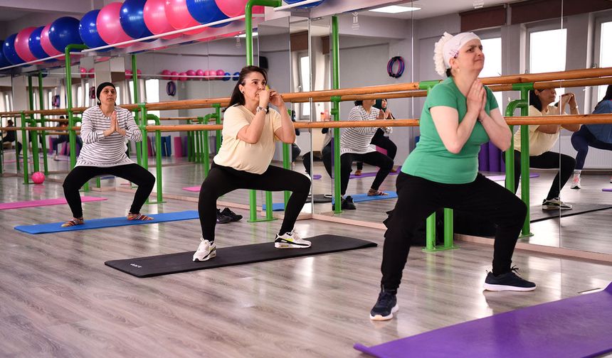 Tepebaşı’nda kadınlar fonksiyonel antrenman ile güçleniyor