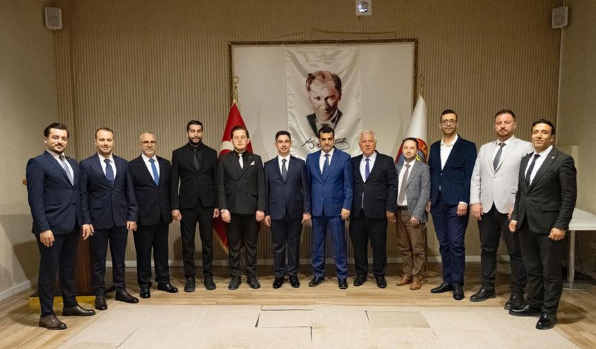 Türk Hava Kurumu Eskişehir Şubesi’nde Gökhan Çalışkan Yeniden Başkan Seçildi