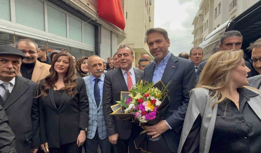Bakan Bayraktar MHP Eskişehir İl Başkanlığı'nı ziyaret etti