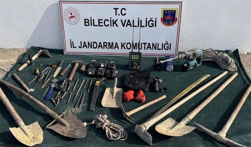 Bilecik'te kaçak kazı yapan 5 kişi suçüstü yakalandı