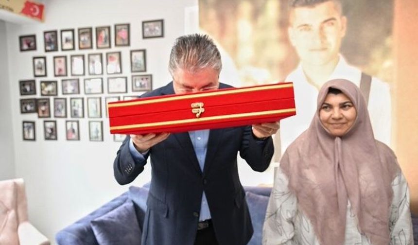 Vali Erdinç Yılmaz, Şehit Recep Çetin'in ailesine bayram ziyaretinde bulundu