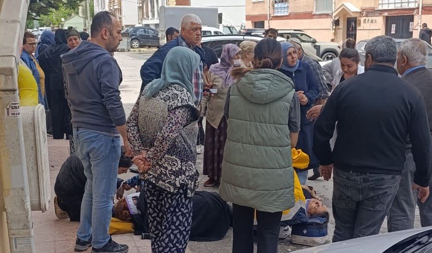 Araç yayalara çarptı: 2’si ağır 3 yaralı