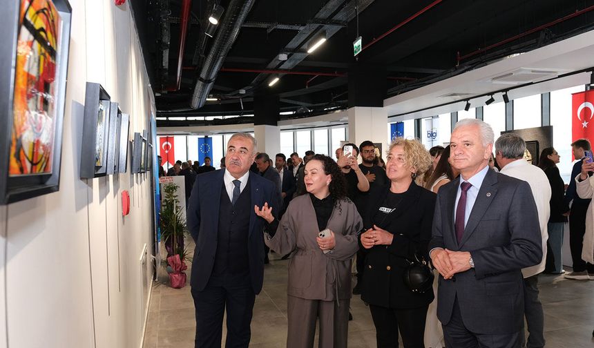 Avrupa gününe özel trıo ıı seramik sergisi sanatseverlerle buluştu