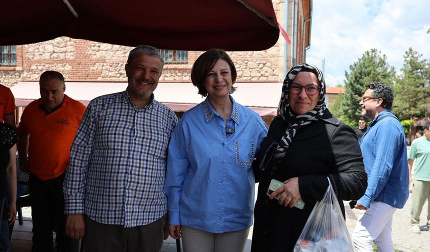 Başkan Ünlüce’den Odunpazarı Esnafına Bayram Ziyareti