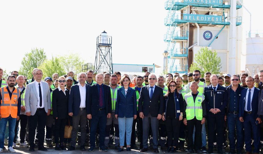 Büyükşehir belediyesi 2026 sezonunun ilk asfaltını döktü