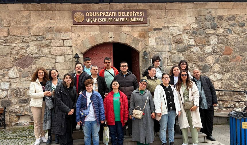 Engelsiz Kültür ve Sanat Merkezi öğrencileri Müzeler Haftası’nda tarih ve sanatla buluştu