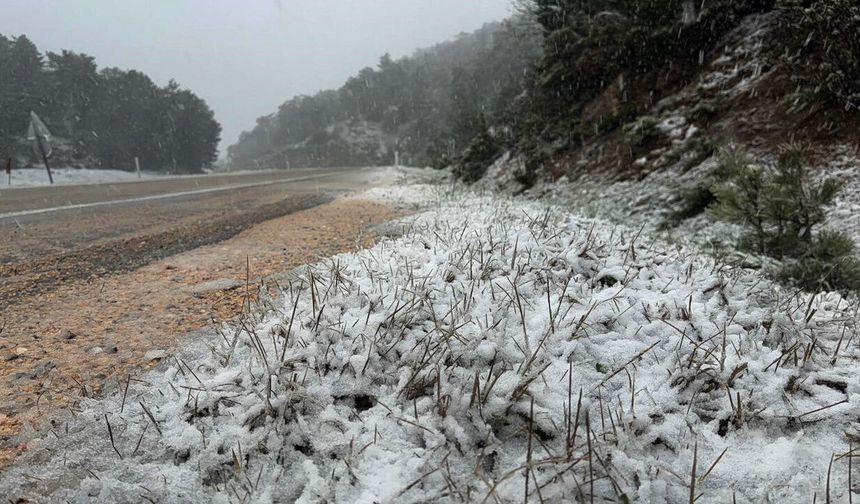 Eskişehir-Afyonkarahisar yolunda kar alarmı