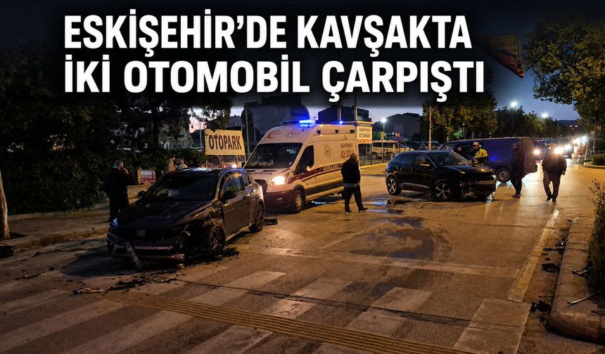 Eskişehir'de feci kaza: Araçlar kullanılamaz hale geldi
