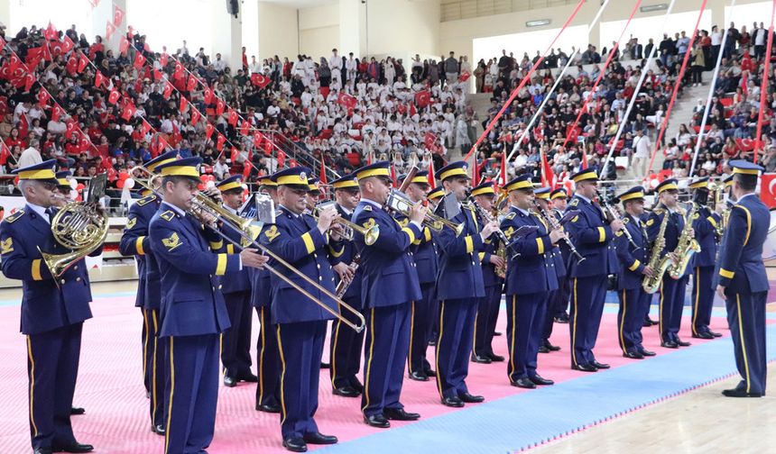 Eskişehir'de Gençlik ve Spor Bayramı coşkuyla kutlandı