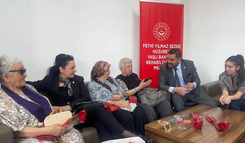 İYİ Parti’den huzurevinde bayram ziyareti