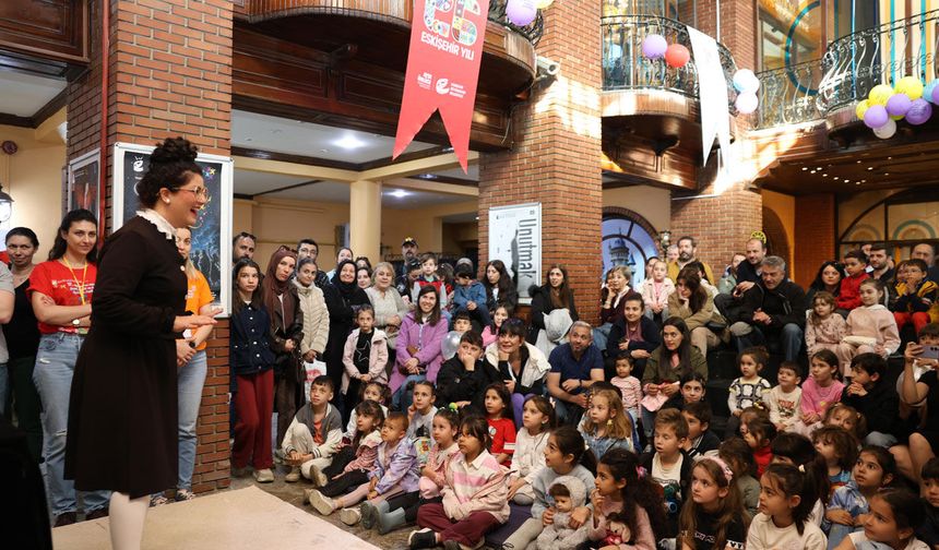 Kukla tiyatroları festivali coşkusu sürüyor