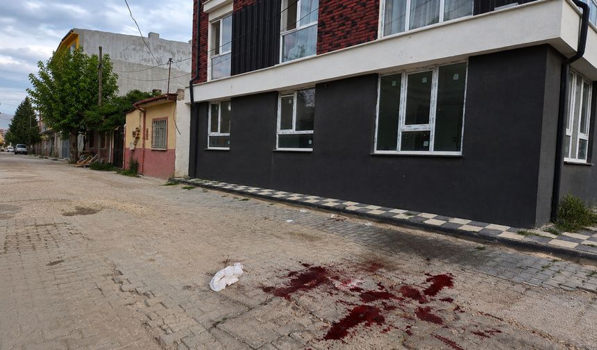 16 yaşındaki çocuk caddede bacağından bıçaklandı