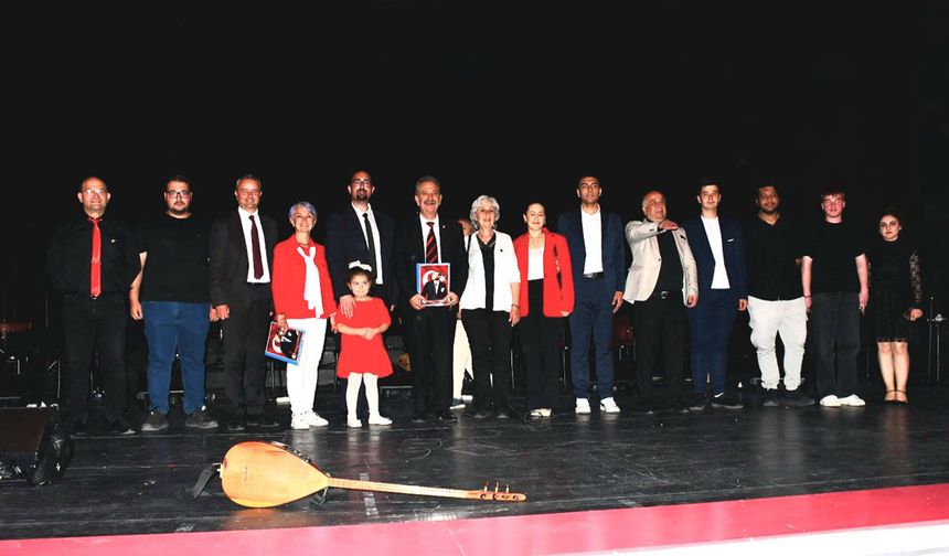 ADD Cumhuriyet Korosu, 8. Konseriyle Eskişehir’i Büyüledi!