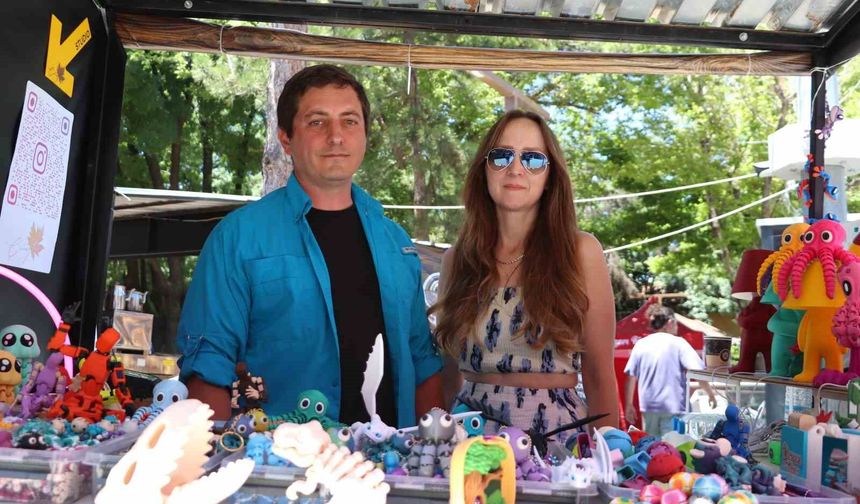 Mimarlığı bırakıp çocuklar için 'sihirli' atölye kurdular