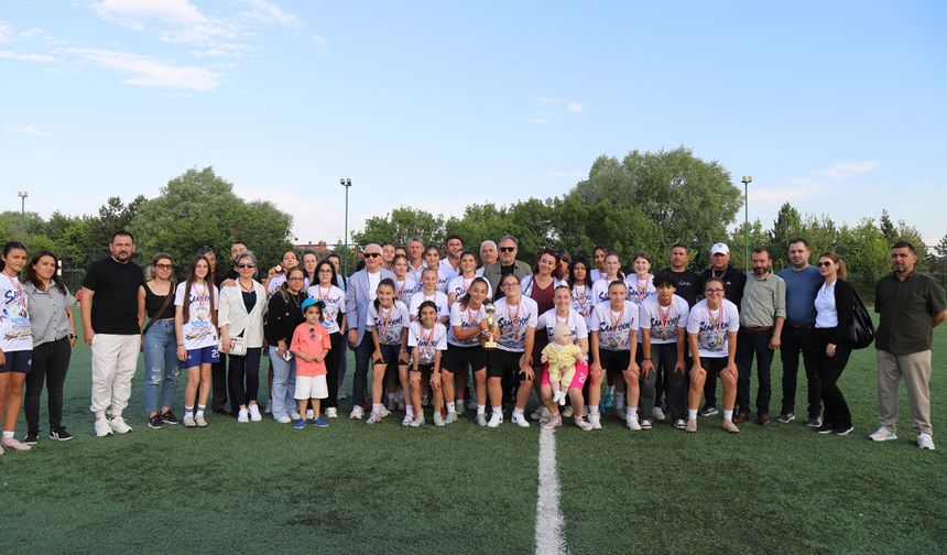 İlk u15 kızlar kupası Eskişehir büyükşehirin