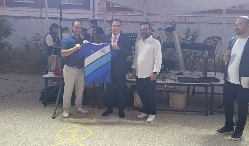 MHP teşkilatı Sütlücespor'un şampiyonluk coşkusuna ortak oldu