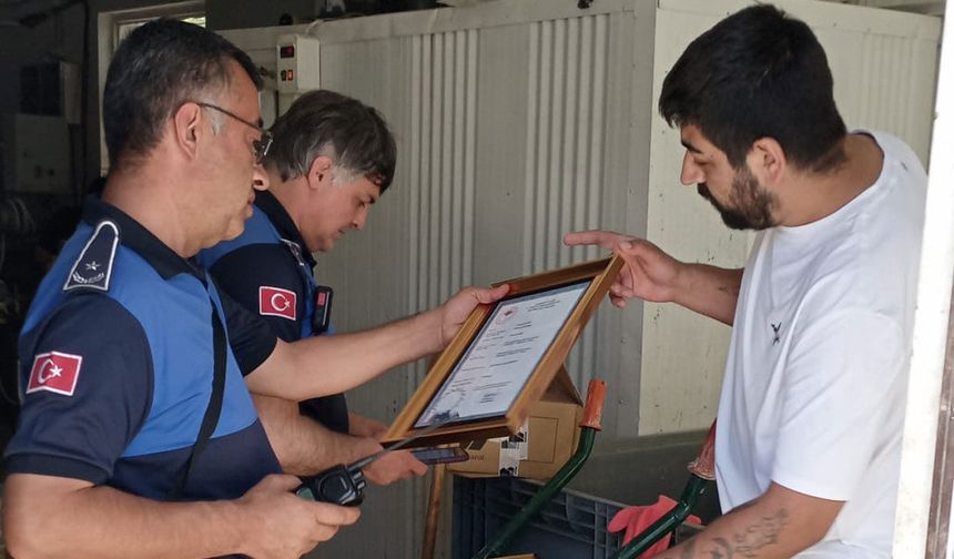 Odunpazarı Zabıta ekipleri ruhsatsız gıda işletmesini mühürledi
