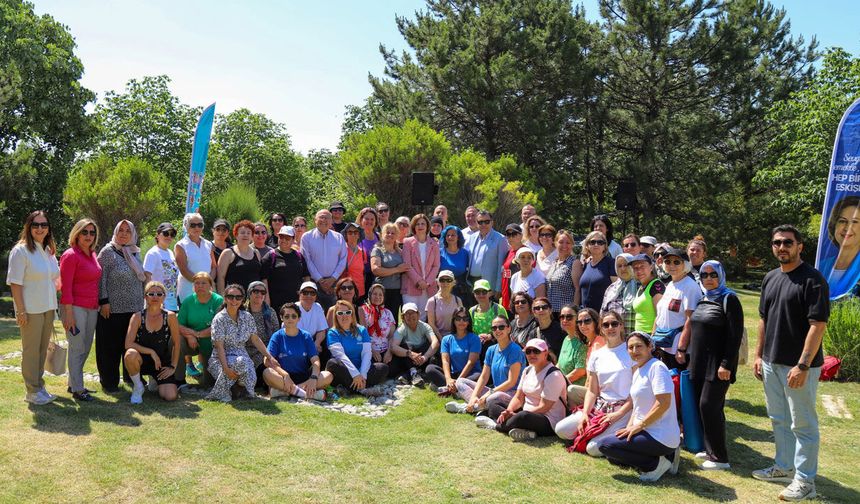 Sağlıklı yaşam için parklarda spor keyfi sürüyor