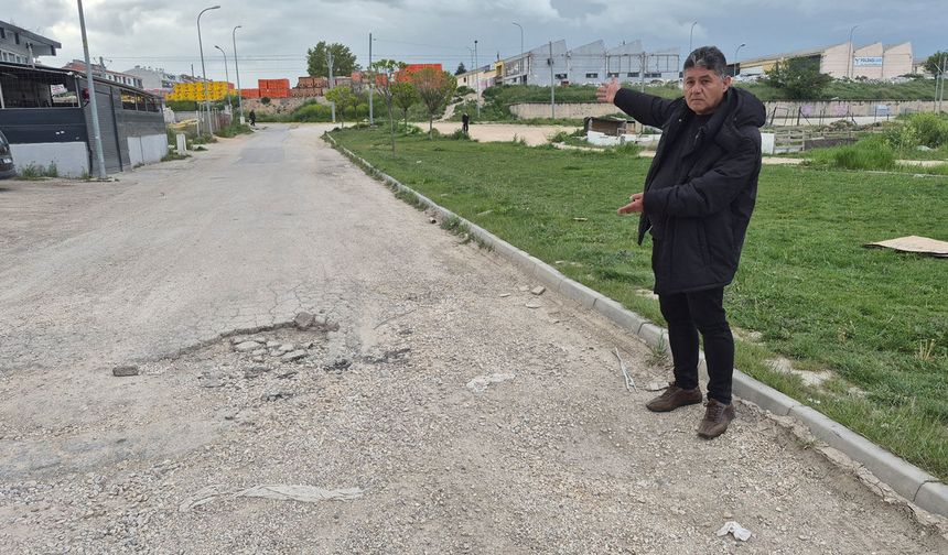 Son sürat gelip kaza yapıyorlar, çukurlara da aldırış eden yok