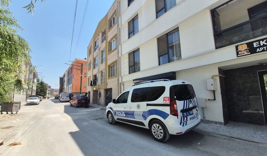 Camdan düşen 3 yaşındaki kız hayatını kaybetti