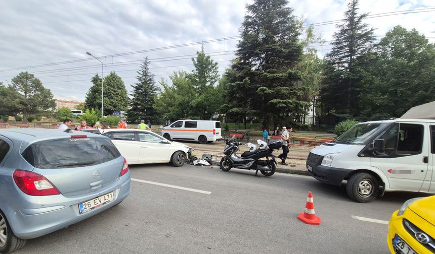 Eskişehir'de trafik kazası: Anne ve 4 yaşındaki kızı yaralandı