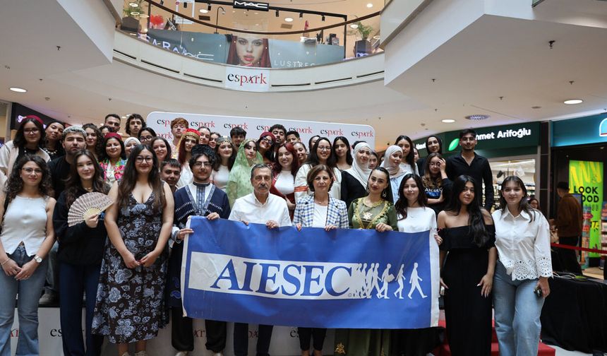 Ünlüce Ve Ataç Kültür Panayırı’nda Gençlerle Buluştu