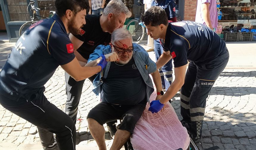Yaşlı adam kaldırımda yürürken hastanelik oldu