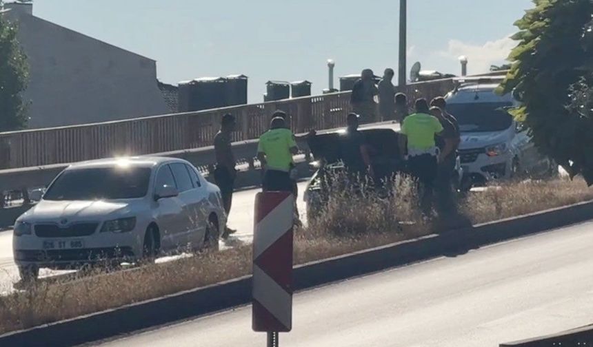 Yola dökülen yağ trafiği tehlikeye düşürdü