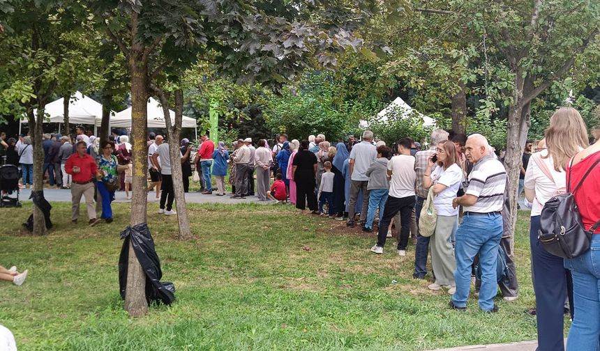 AK Parti'nin 25 bin yemek fişi 1 saatte tükendi