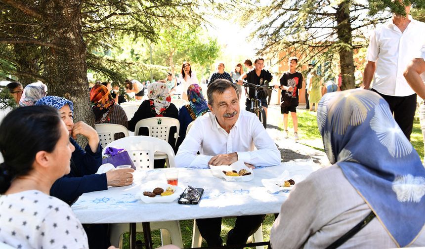Çay bahane sohbet şahane