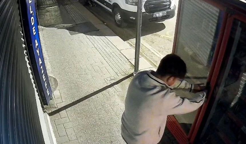 Çocuklar meşrubat için dolabı böyle zorladı